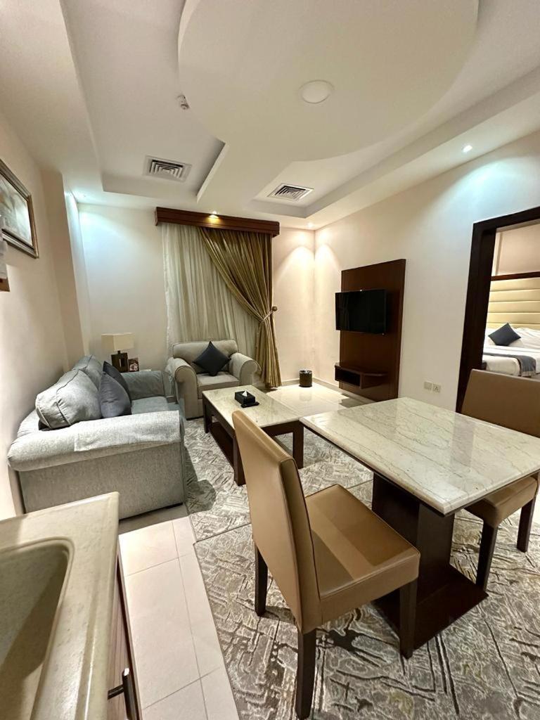 Sas Al Olaya Hotel Suites 알크호바르 외부 사진